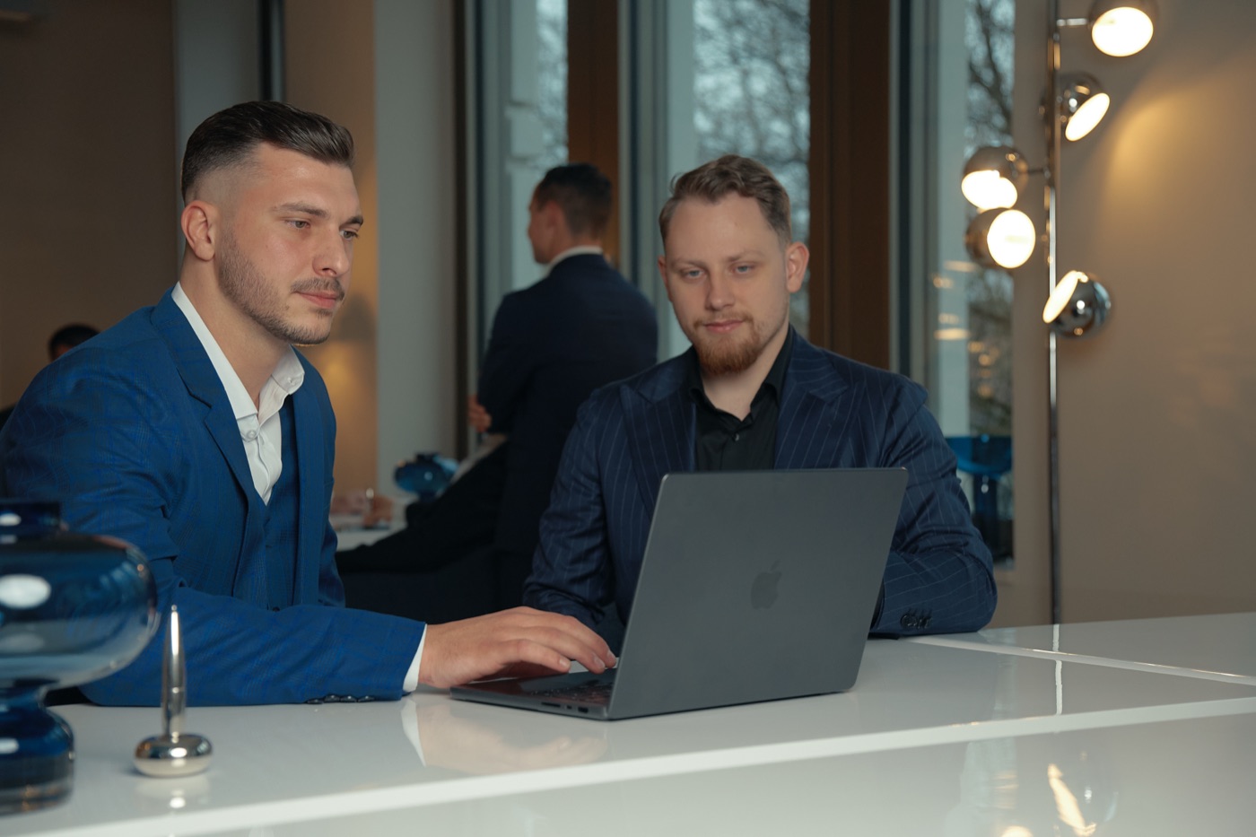 Das NeoCore Team im Büro